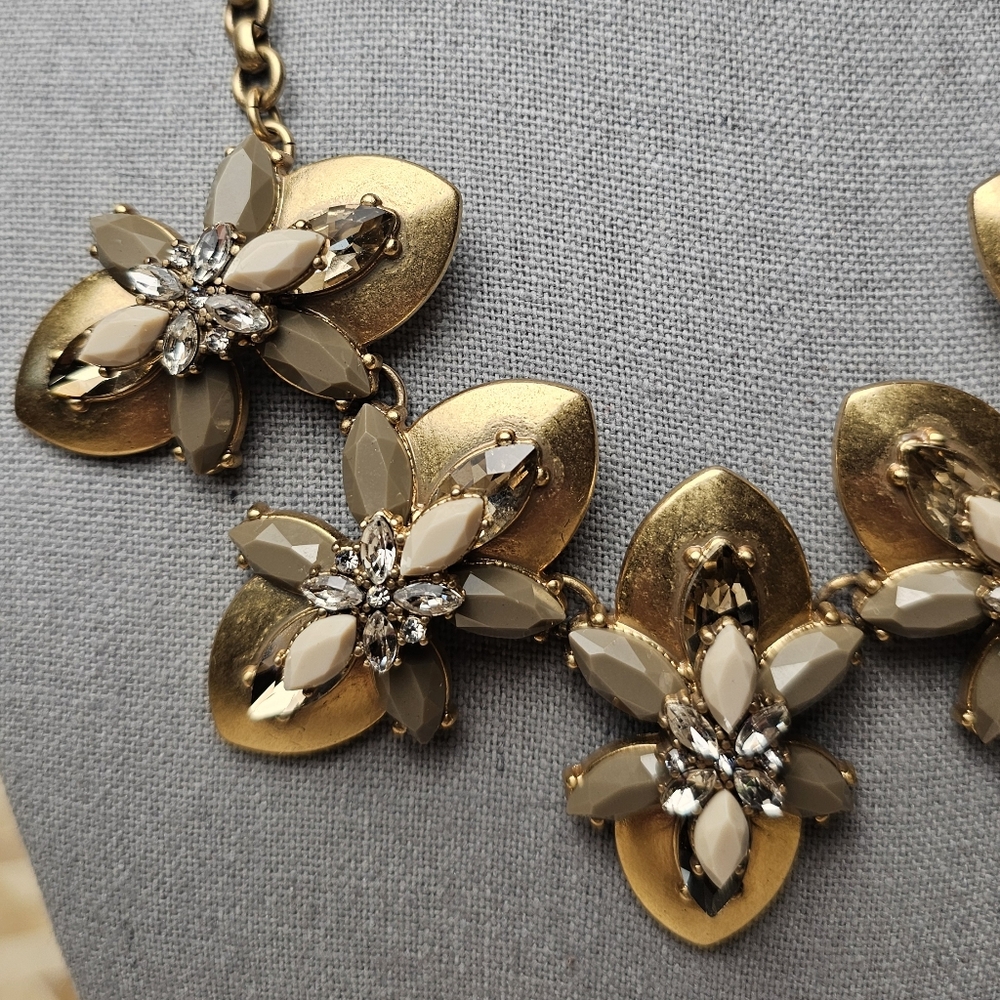 [J. CREW] Art Deco Style Gold, Taupe & Charcoal Gray Statement Necklace - Picture 4 of 16